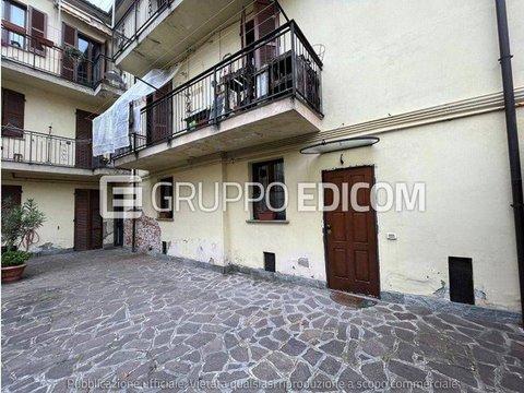 Trilocale in Via Generale Pinto, Centro Storico, Tortona