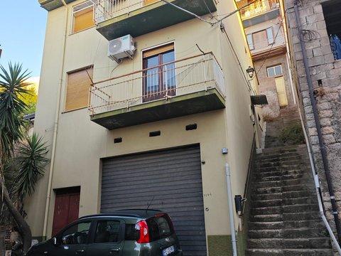 Casa indipendente in Via Deffenu, 121 -121a, Villagrande Strisaili