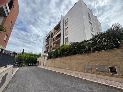 Bilocale in Via Luigi Piccinato, 20, Tre Pini - Villaggio Azzurro, Roma