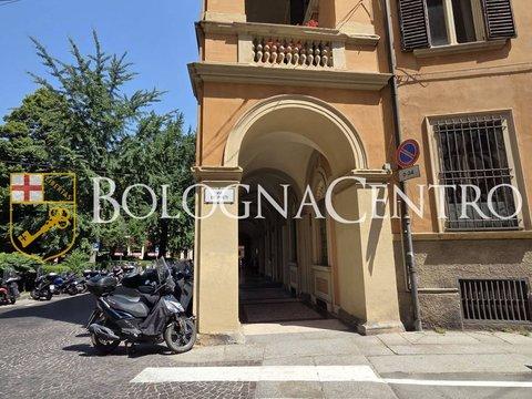 Trilocale in Piazza Cavour, Santo Stefano - Galvani, Bologna