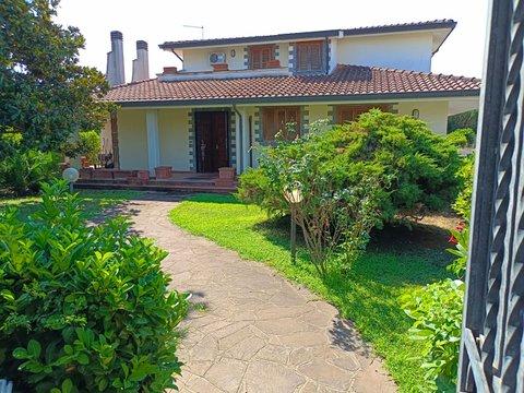 Villa in Via Azzano D'Asti, 33, Belvedere Montello - Monte del Marmo, Roma
