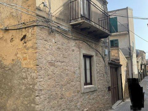Appartamento in Via Cilona, 86, Mazzarino