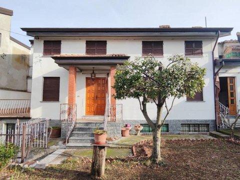 Casa indipendente in Località Mandorla, 11, Gropparello