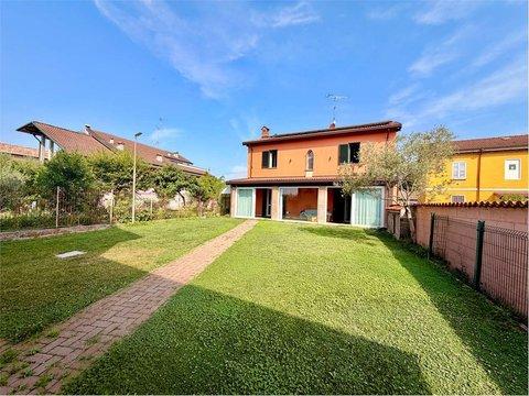 Villa in Strada Braide s.n.c, Rondo Carducci, Voghera