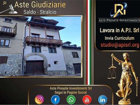 Trilocale in Via Des Ambrois, 12, Centro, Oulx