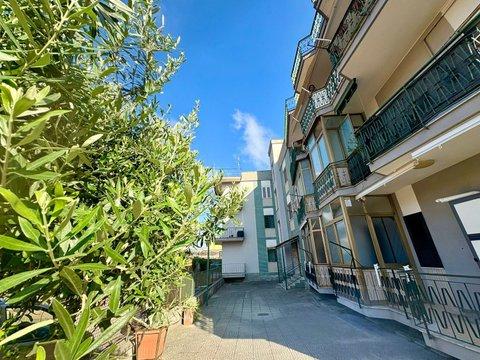 Trilocale in Via San Antonio, S. M. la Bruna - Leopardi - Sant'Antonio, Torre del Greco