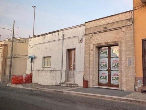 Casa indipendente in Piazza Marconi, 1, Maruggio