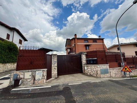 Quadrilocale in Via Lago di Bracciano, 18, Santa Lucia, Fonte Nuova