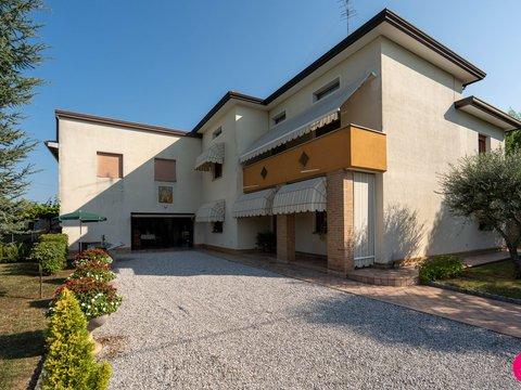 Casa indipendente in Via Piave, Azzano Decimo