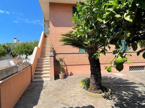 Quadrilocale in Via Mar Nero, 15, Colli di Enea-Torvaianica Alta-Campo Jemini, Pomezia