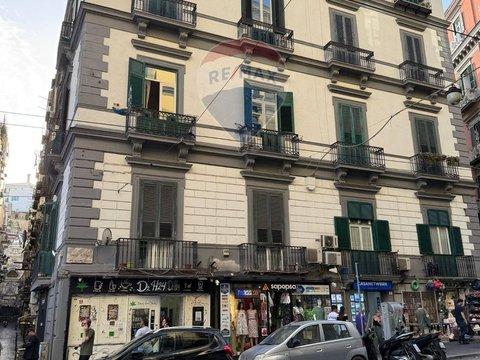 Appartamento in Via Enrico Pessina, San Lorenzo, Napoli