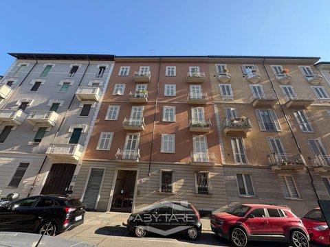 Trilocale in Via Varazze, 14, Nizza Millefonti, Torino