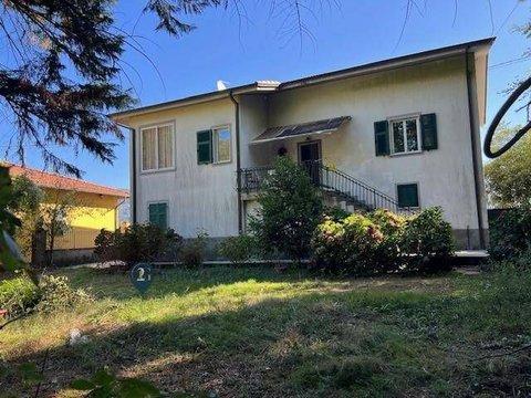 Casa indipendente in Via I° Maggio, 55, Follo