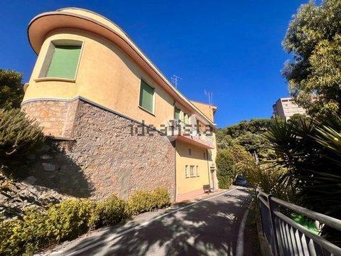 Casa indipendente in Piazza Villetta, 1, Finalborgo - Perti - Gorra, Finale Ligure