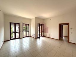 Trilocale in Viale dell' Industria, 14, Borgo Roma, Verona