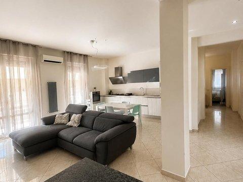 Trilocale in Via Dante Alighieri, Venturina Terme, Campiglia Marittima