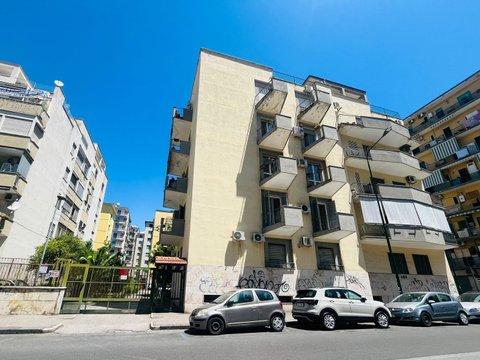 Trilocale in via Benedetto Cariteo, s.n.c, Fuorigrotta, Napoli