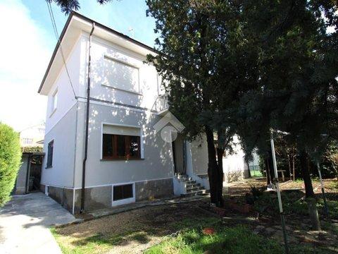 Villetta bifamiliare in Via Nino Costa, 4, Trofarello