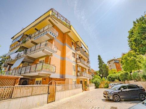 Quadrilocale in Via dei Corazzieri, 92, Giuliano Dalmata, Roma