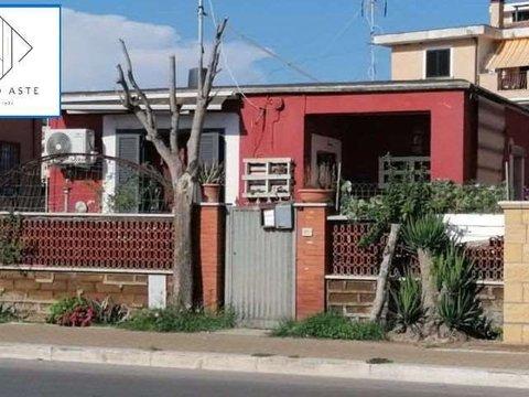 Villetta a schiera in Lungomare Tor San Lorenzo, 20 bis, Marina di Tor San Lorenzo, Ardea