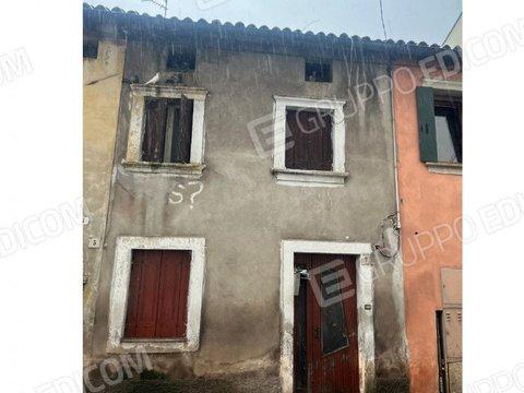 Villetta a schiera in Via Cinzio Cenedese, 5, Vittorio Veneto