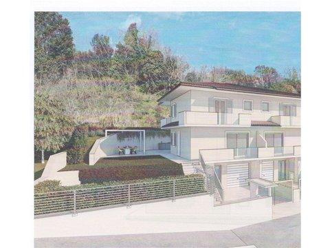 Villa in Via Antonio Gramsci, Capraia e Limite