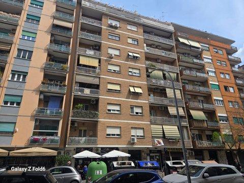 Bilocale in Via Licinio Stolone, 106, Don Bosco, Roma