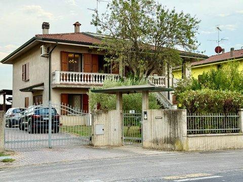 Villa in Via San Cristoforo, 170, San Matteo della Decima, San Giovanni in Persiceto