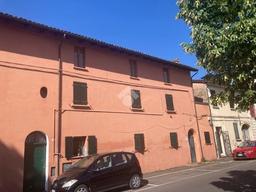 Trilocale in Via Cesare Battisti, 56, Medicina