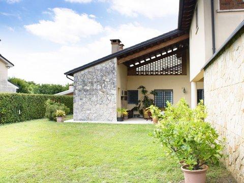 Casa indipendente in Via Branzo Loschi, Montecchio Precalcino