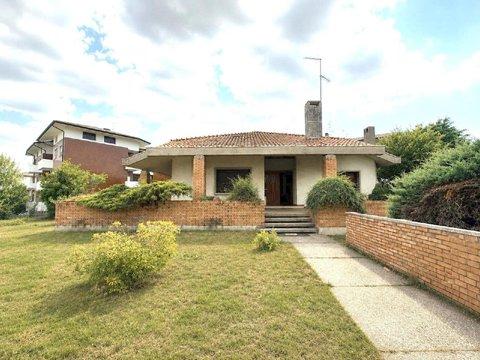Villa in Via Colugna, Zona Volontari - Zona Ospedale, Udine