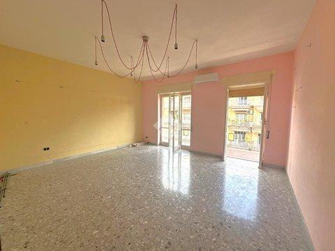 Quadrilocale in Via Guido De Ruggiero, 5, Arenella, Napoli
