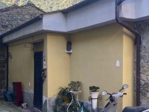 Casa indipendente in Via Montà, 24, Montalto Carpasio
