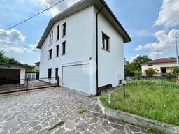 Trilocale in Via Adamello, 11, Alzano Lombardo
