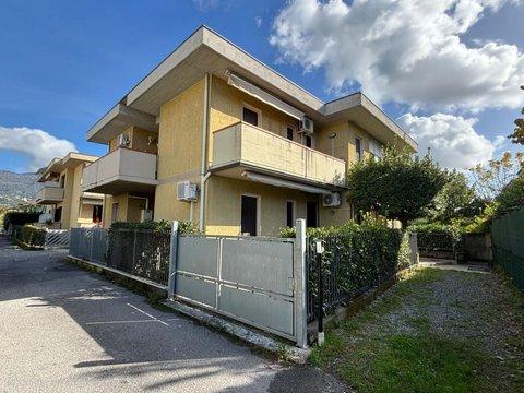 Bilocale in Via Stradella s.n.c, Ronchi, Massa