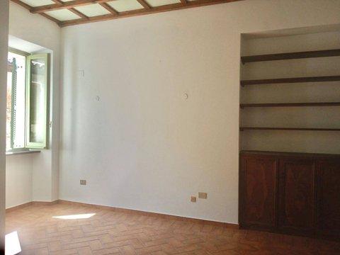 Trilocale in Largo Giovanni Montiroli, Centro Storico, Spoleto