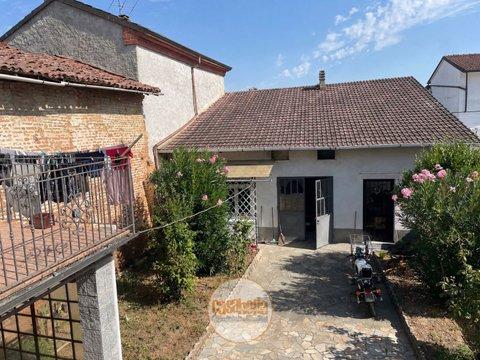 Casa indipendente in Via Badia, Sezzadio