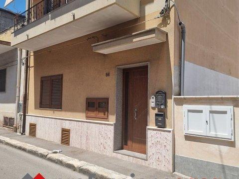 Bilocale in Via Carlo Cacace, 86, Talsano - Palumbo - San Donato, Taranto