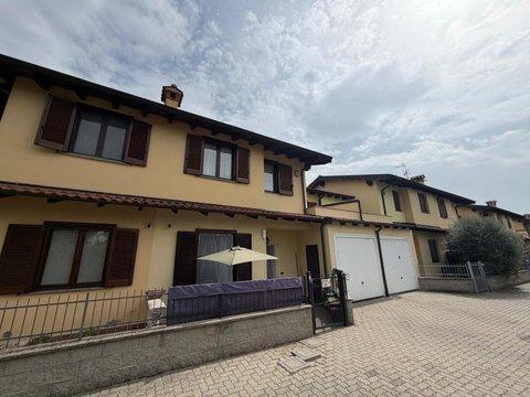 Villetta a schiera in Via del Glicine, 4, Landriano