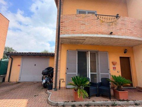 Villetta a schiera in Via Alessandro Manzoni, 49, Casteggio