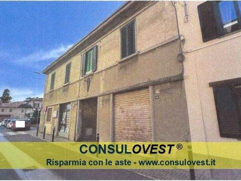 Trilocale in Via G. Durini, 36, Gorla Minore