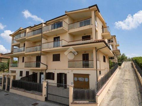 Villetta a schiera in Via Piane Mozzone, 45, Tollo