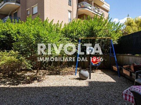Trilocale in Via Eugenio Maccagnani, 65, Casetta Mattei - Corviale, Roma