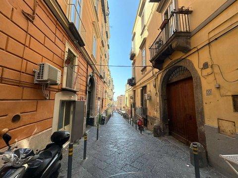 Quadrilocale in vico Lungo Pontecorvo, s.n.c, Montesanto-Quartieri Spagnoli, Napoli