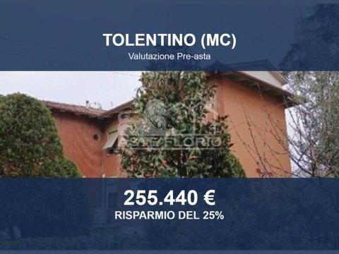 Villa in Via Emanuele Lena, 16, Tolentino