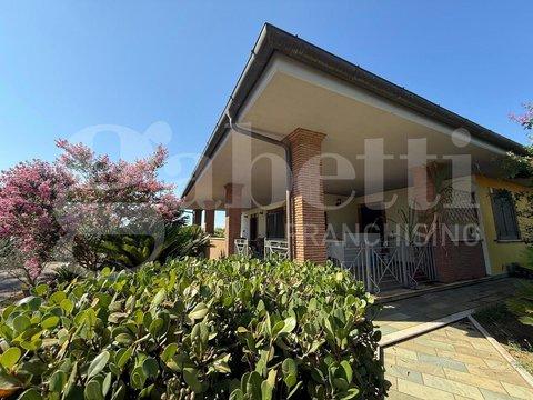 Villa in Via Castello di Miramare, Loricina-Seccia-Tre Cancelli, Nettuno