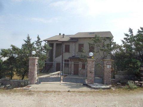 Villa in strada Provinciale di Giano, Giano dell'Umbria