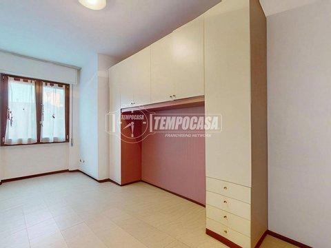 Monolocale in Viale Certosa, 26, Govone, Milano