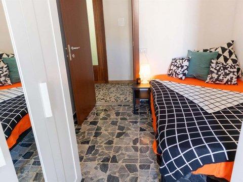 Camera in Via Tiziano, 62, San Benedetto, Cagliari