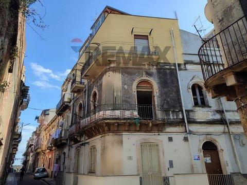 Quadrilocale in Via Ortolani, 68, Angeli Custodi-Porto, Catania